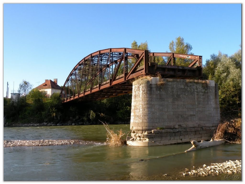 Félbevágva (román-ukrán határ) / Cut in half (Romanian-Ukranian border)