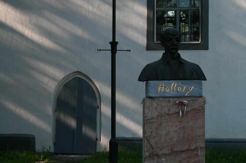 monument Holloshi