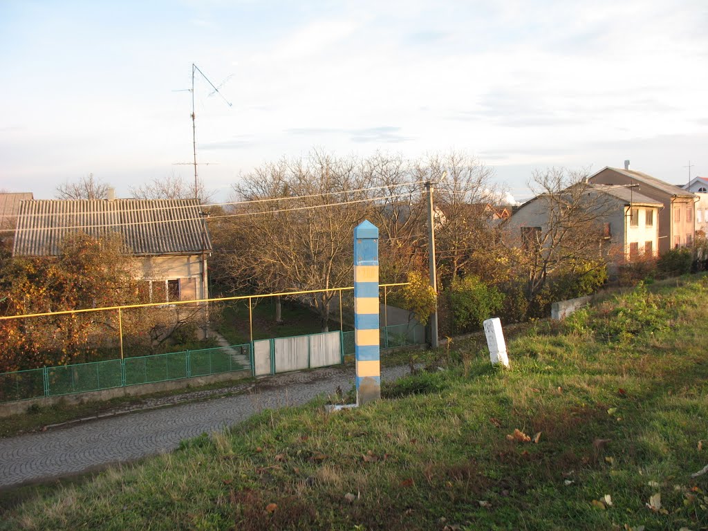 Ukraine/Украина. Tyachiv/Тячев. Ukrainian boundary monument/Украинский пограничный столб