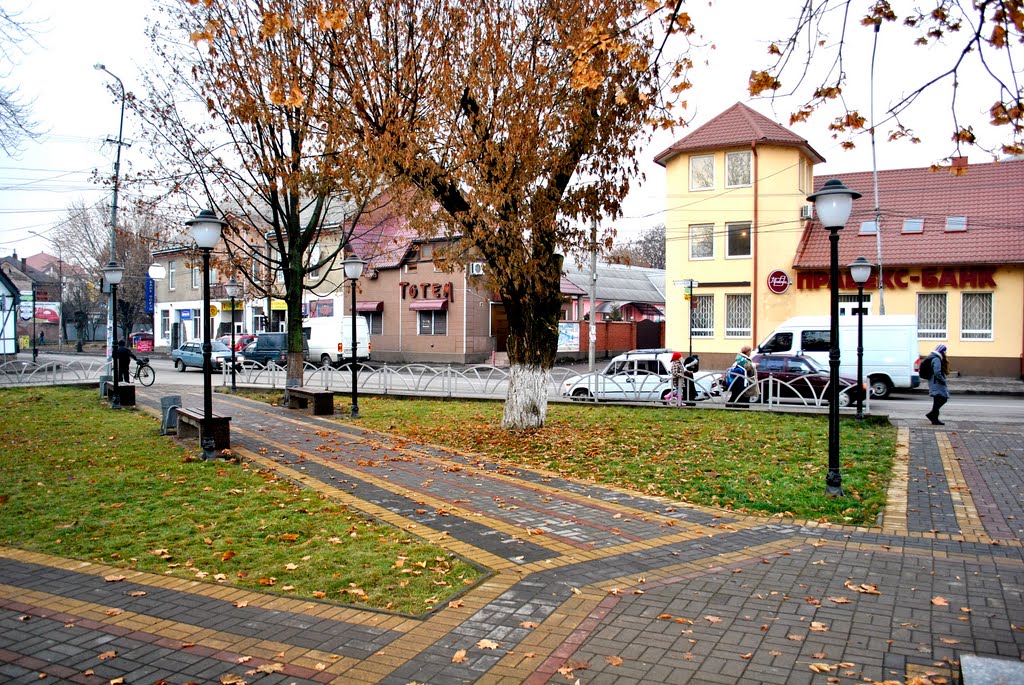 г. Хуст (в центре, возле церкви, почты, укртелекома) Хмельницкого, 3
