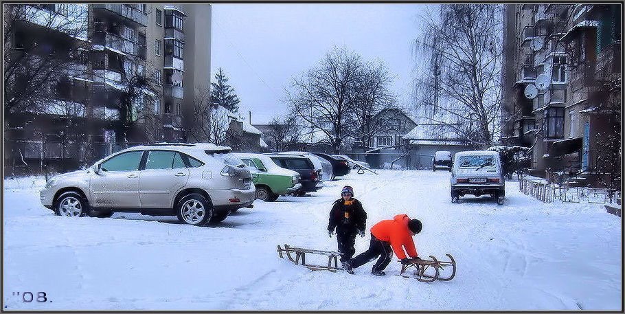 ВО ДВОРЕ