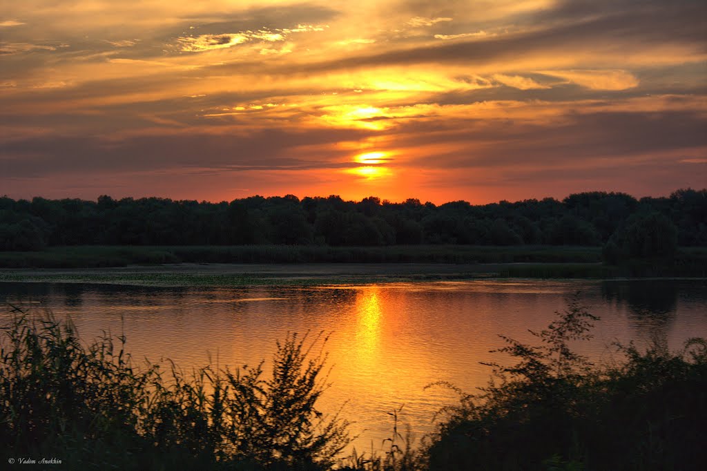 Sunset over one of branch Dnepr river/ Закат над одной из проток Днепра