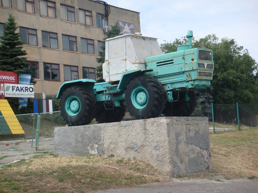 Памятник Т-150