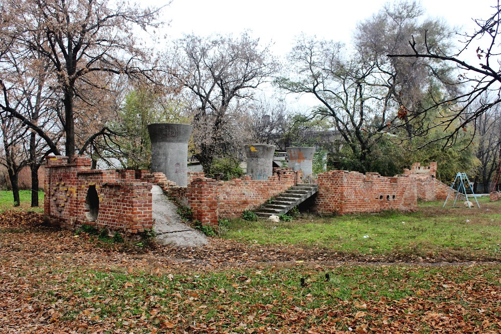 Playground. "Развалины крепости" - детская площадка.