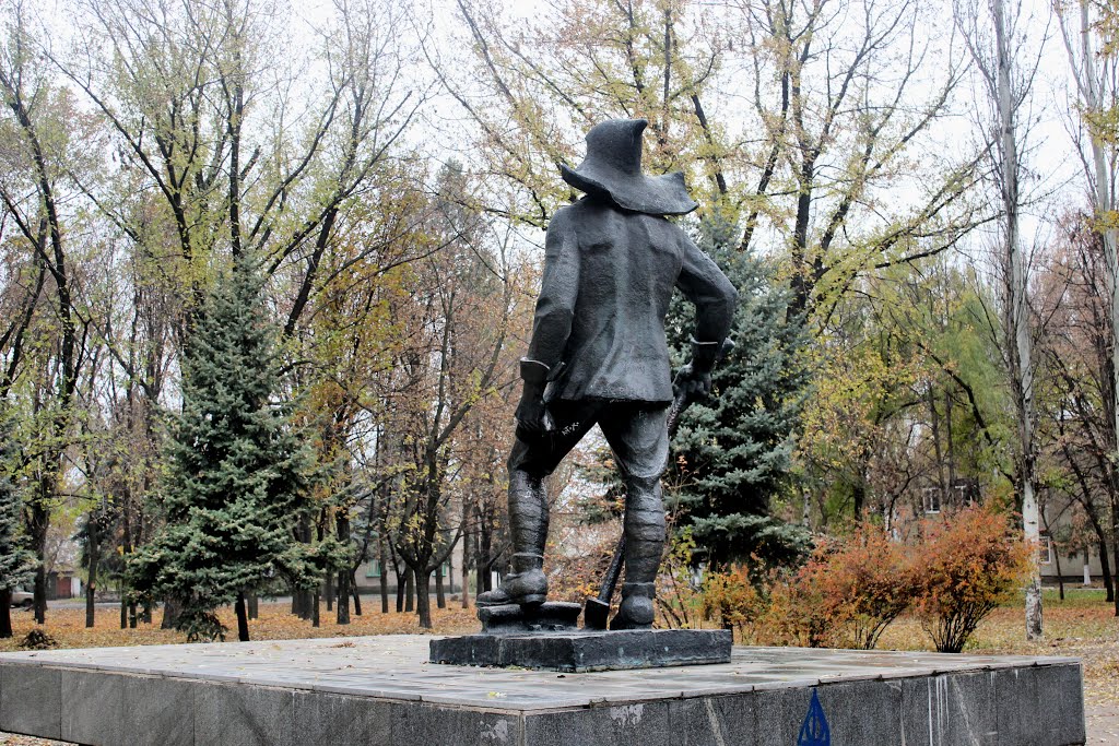 Павка Корчагин со спины.