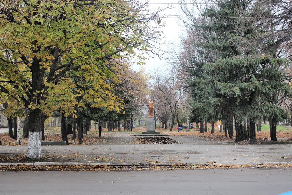 Памятник Михаилу Калинину - всесоюзному старосте.