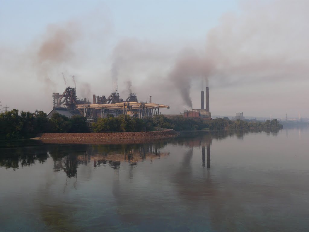 Industrieanlage am Dniepro-West-Ufer