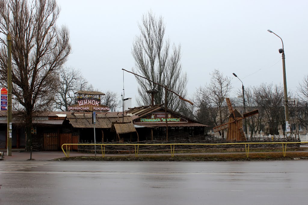 Well crane, well sweep, shadoof. "Шинок", шадуф (колодезный журавль), аисты в гнезде и ветряная мельница в Приморске.