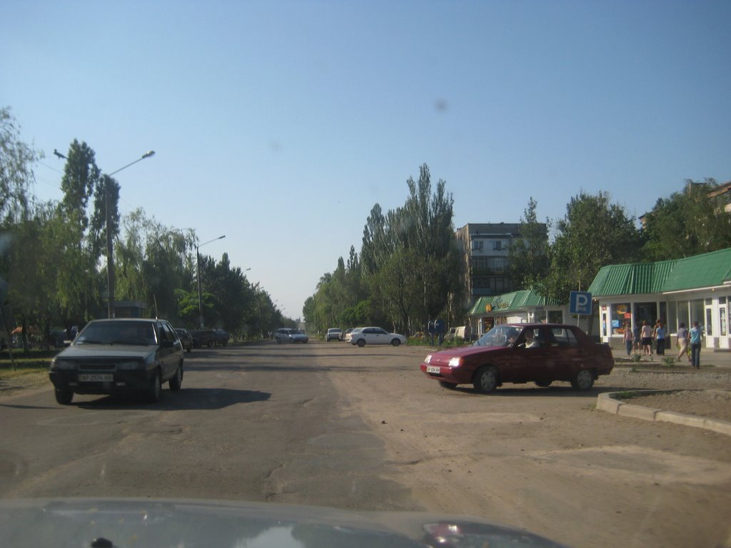 Стоянка воле магазинов