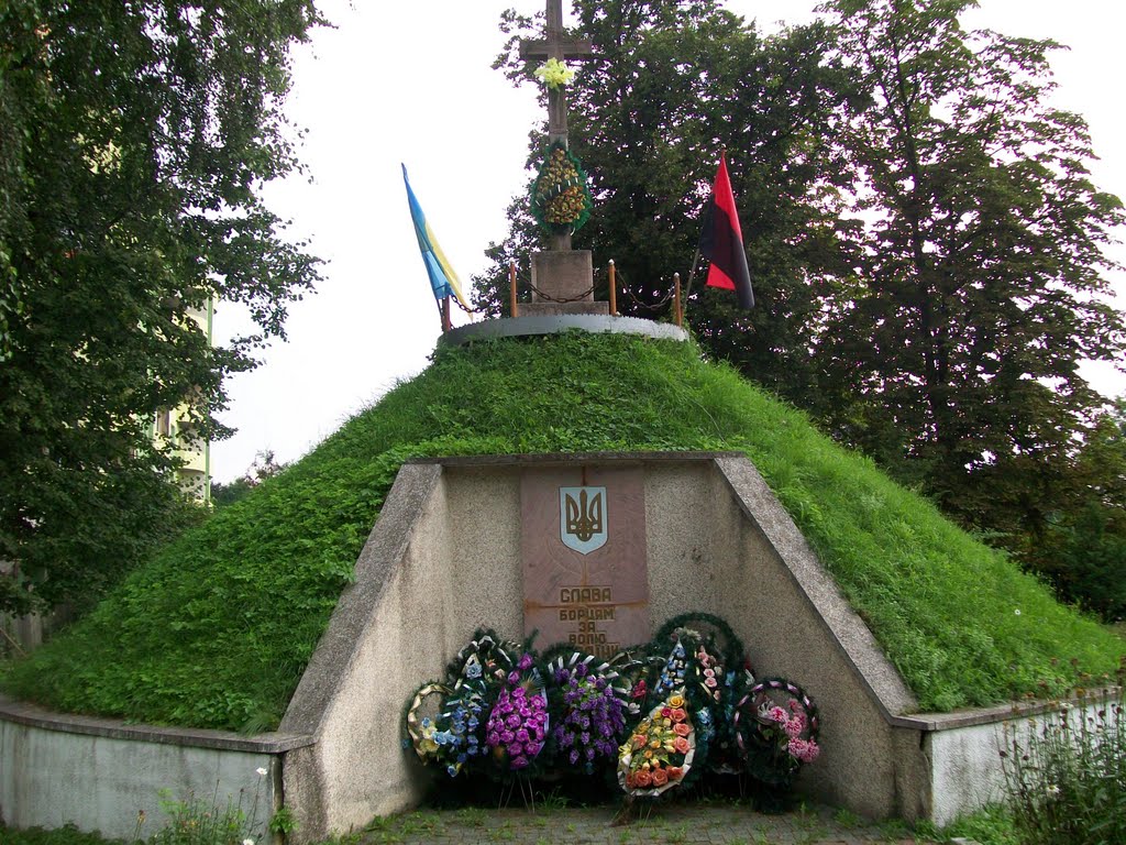 Могила героям УПА
