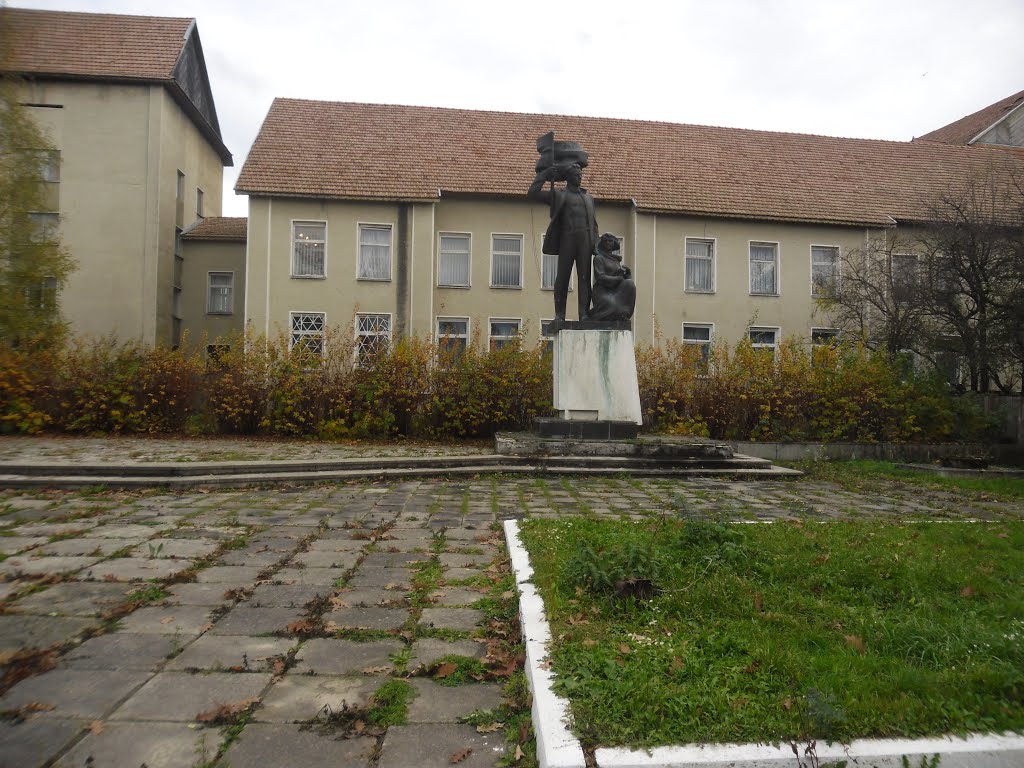 Памятник трудящимся