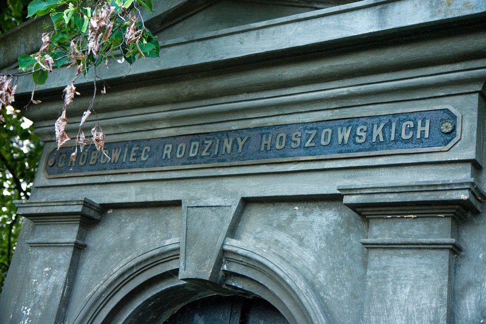 Polski grobowiec na cmentarzu w Bolechowie.