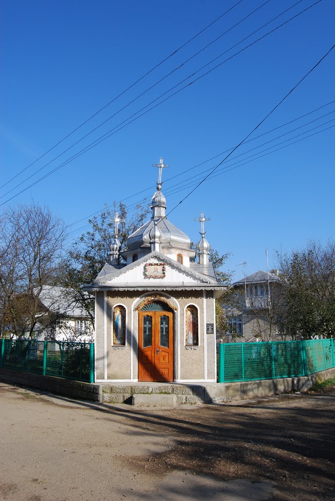 Капличка в центрі села