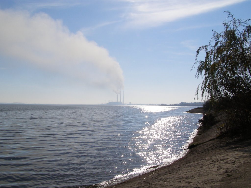Вигляд на Бурштинську ТЕС (водосховище)