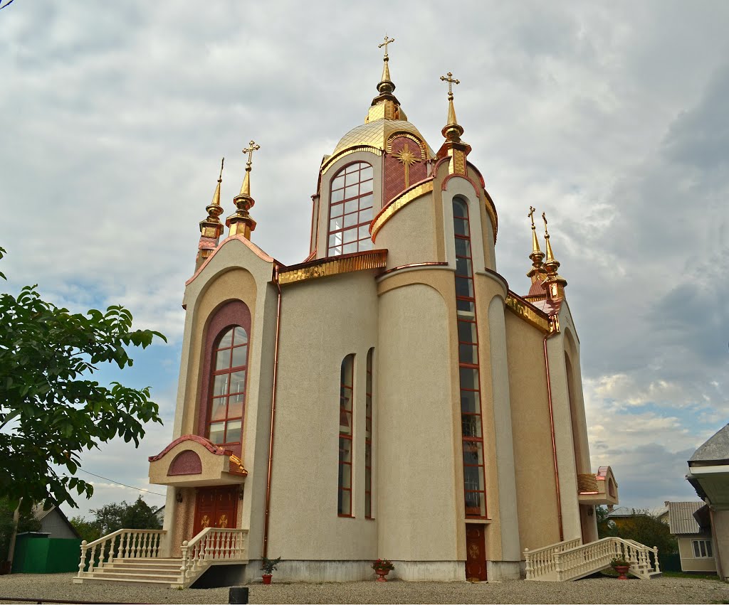 Нова церква у с.Маркова 2012 рік.