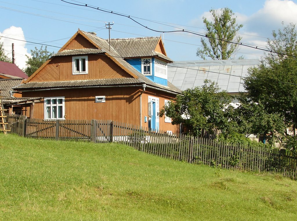 Сучасна гуцульська хата.*