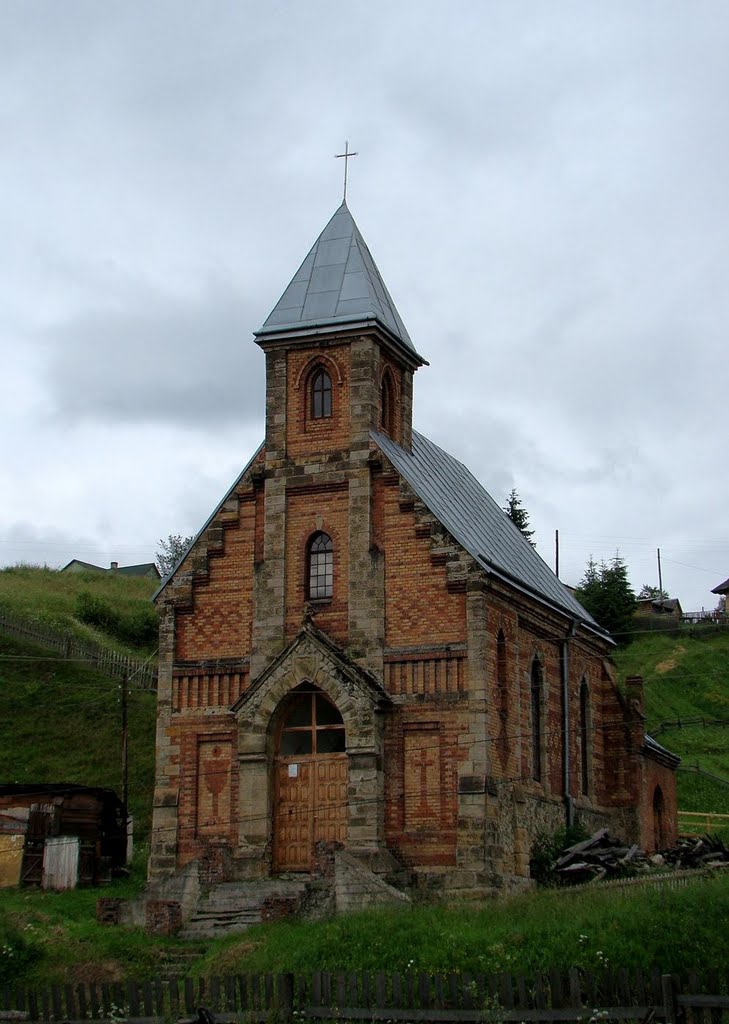 Ворохта - церква біля вокзалу, Vorohta - church near train station