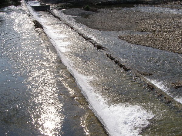 водопад-плотина