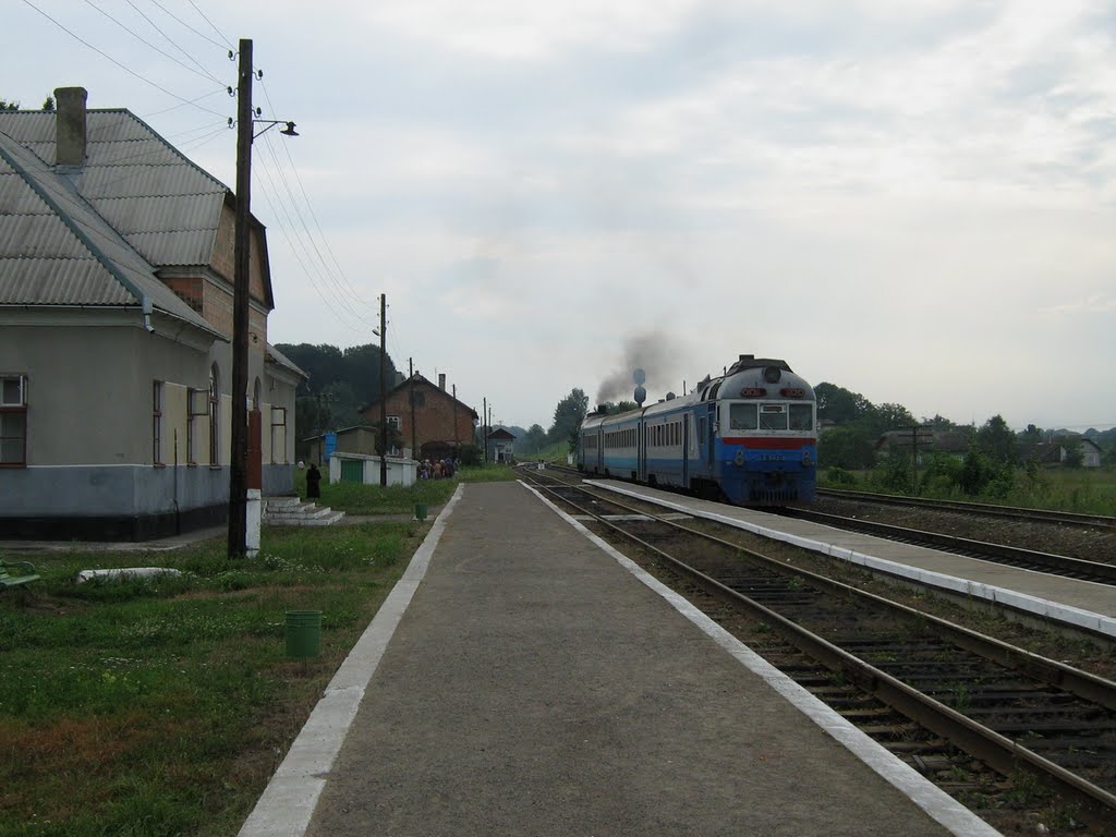 ►На станції