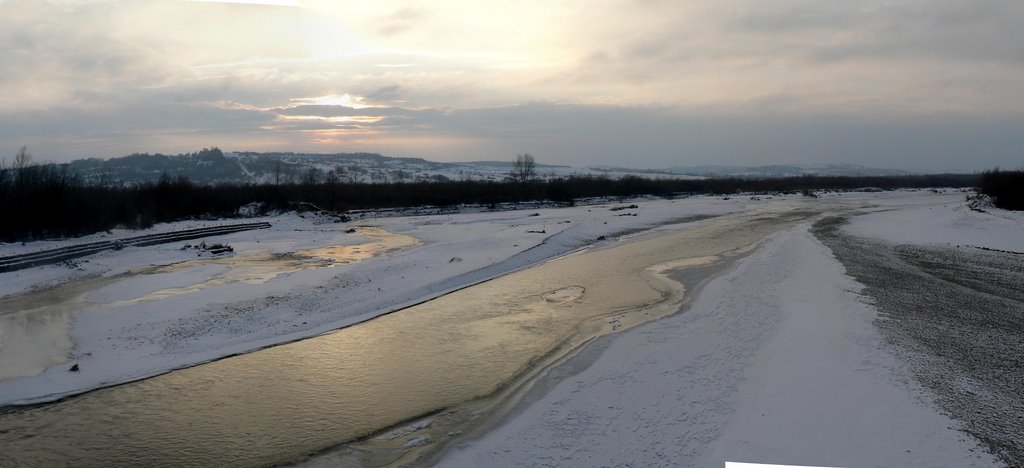 Panoramic view of Prut from the bridge between Zabolotiv and Illintsy