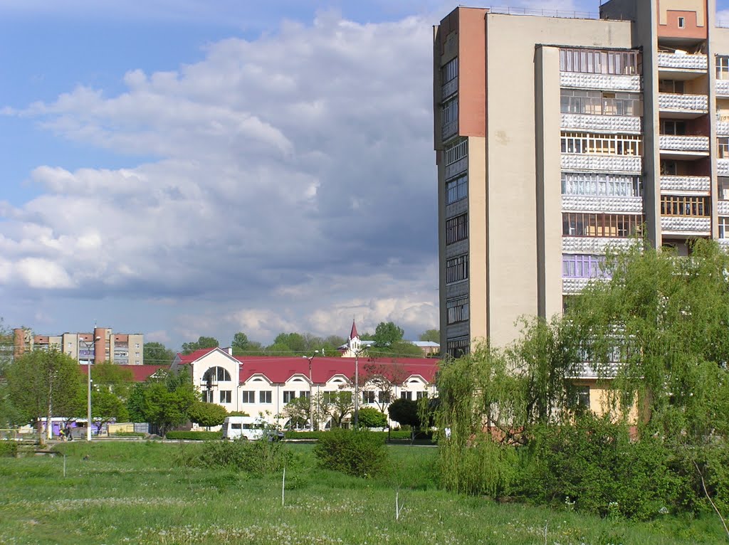 ГОСТИННИЙ ДІМ ЗДАЛЕКУ
