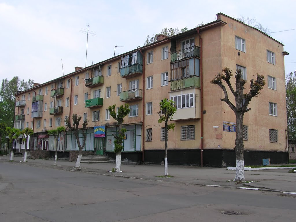 ВУЛ. КОНОВАЛЬЦЯ
