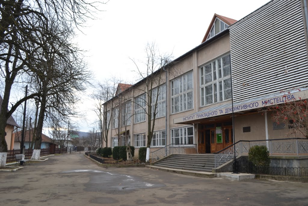 Інститут прикладного та декоративного мистетства
