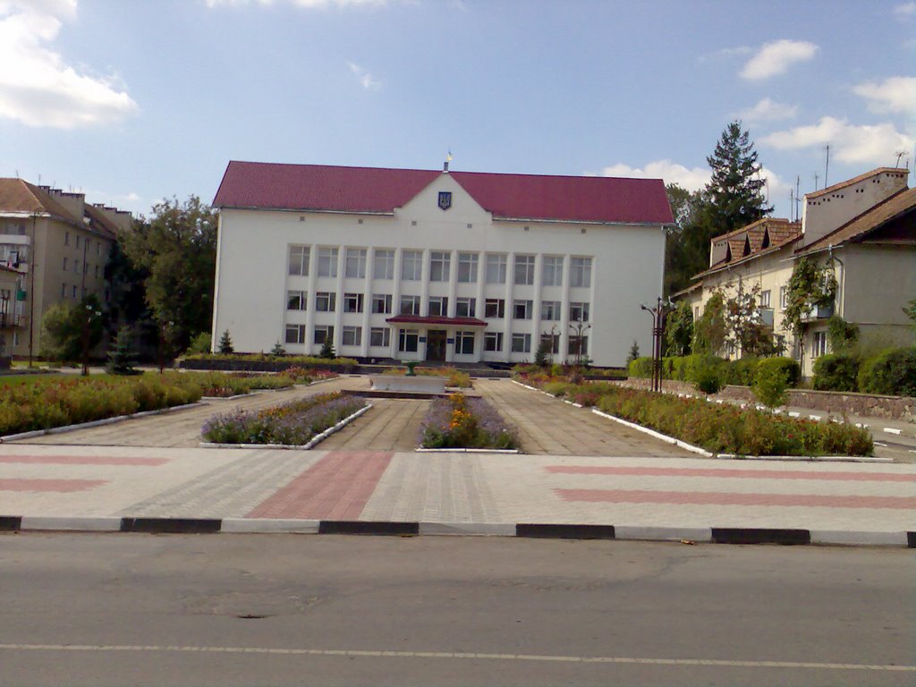 Площа біля РДА