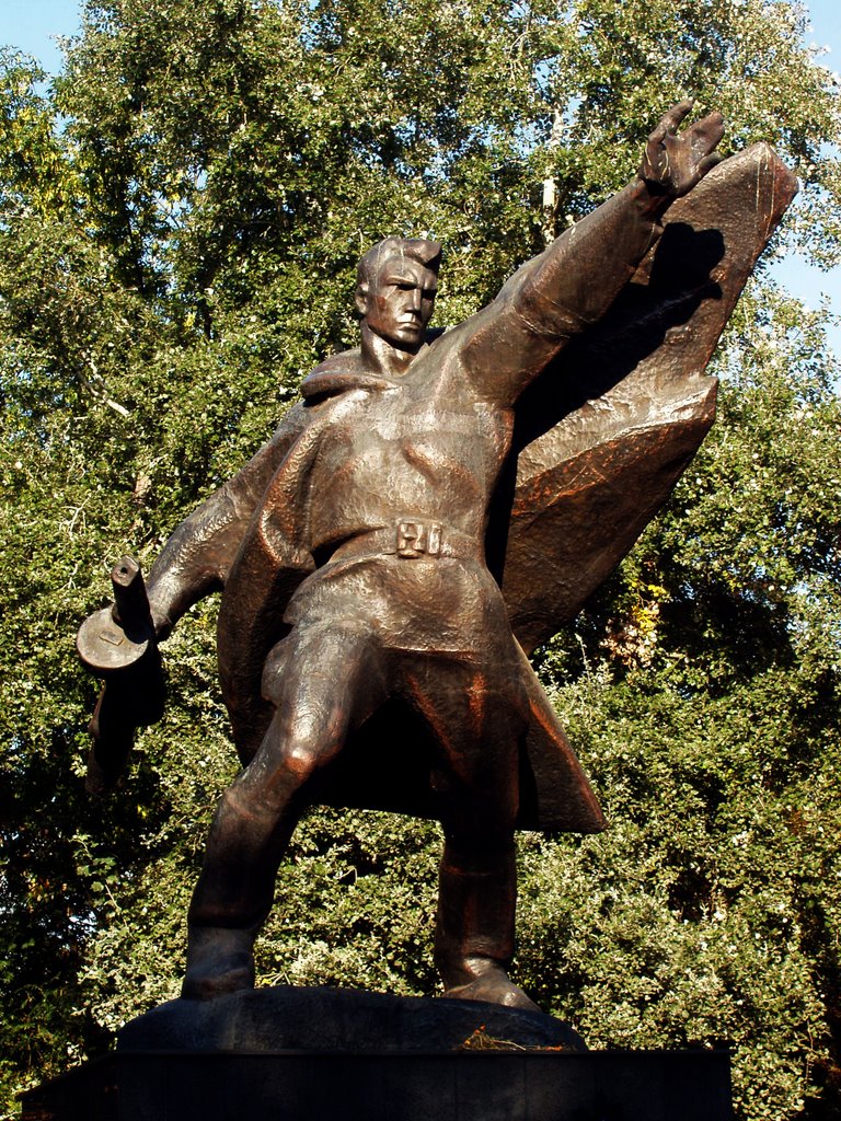 Monument to soldier-2
