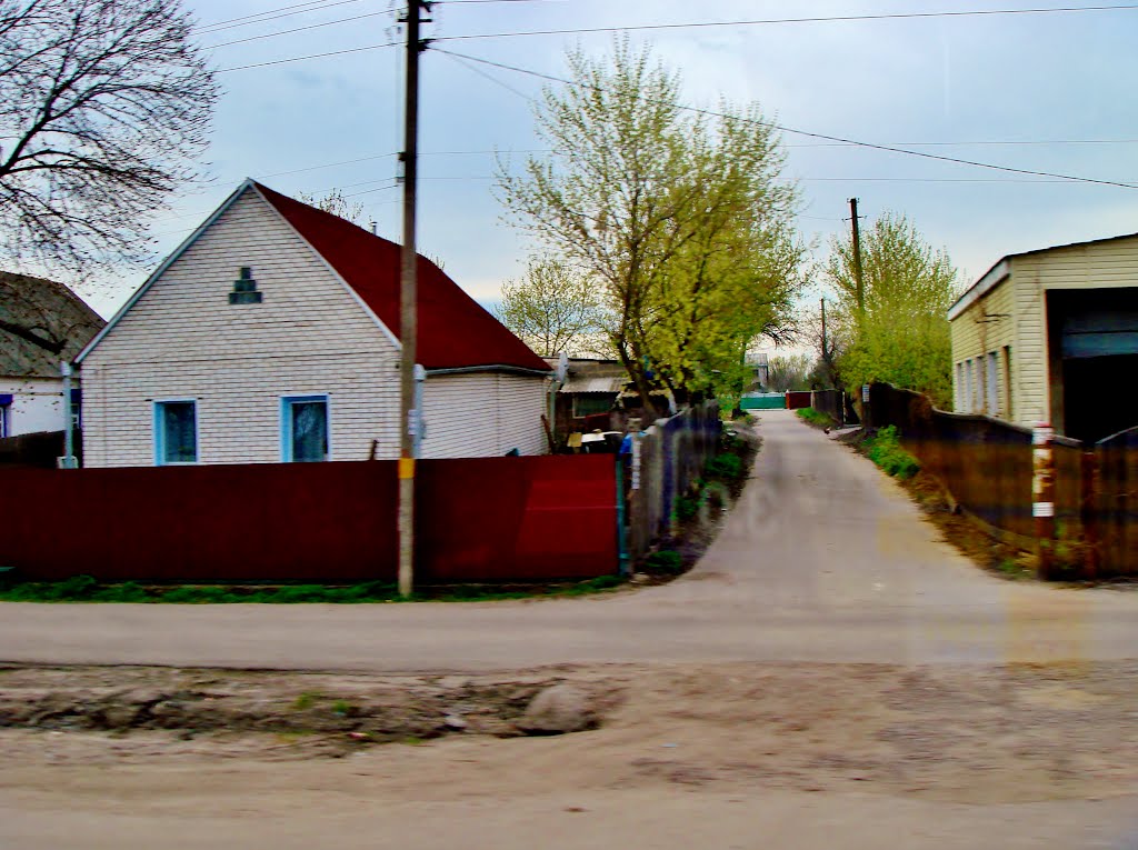 23.04.2012 16:40  Одесское шоссе. Тихие улицы п.г.т. Гребенки.