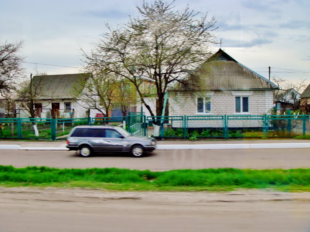 23.04.2012 16:41  Одесское шоссе. Дорога параллельная шоссе в п.г.т.Гребенки.