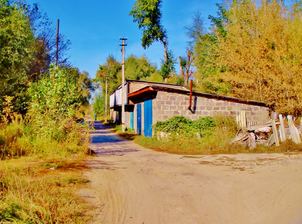 Проулок к жилому дому.