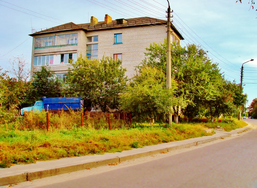 Ул.Бударина. Многоэтажка.