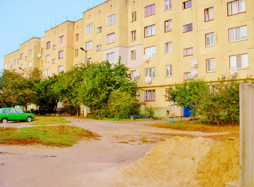 Ул.Степана Разина, 1. Вид со стороны подъездов.