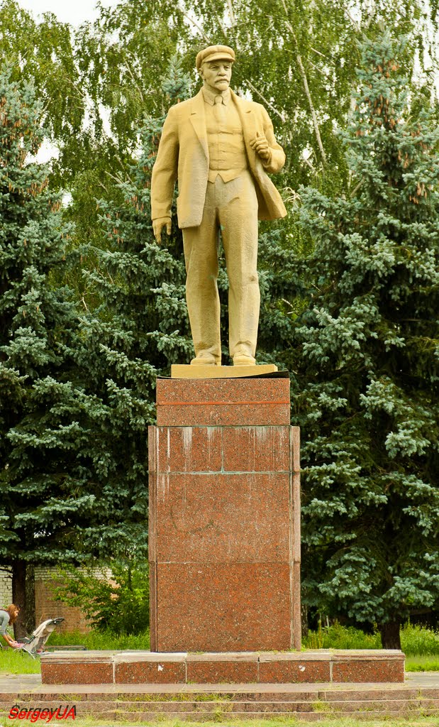 Памятник - В.И.Ленину