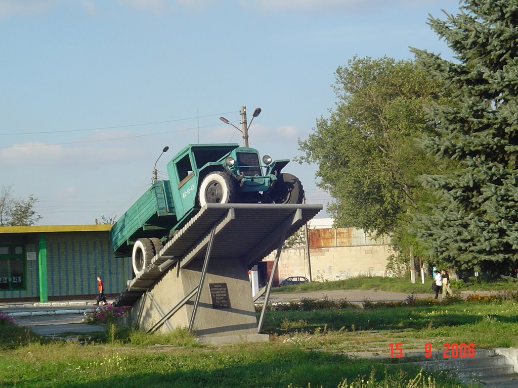 Un de los primeros camiones sovieticos.Одина зперших радянських  вантажівок.