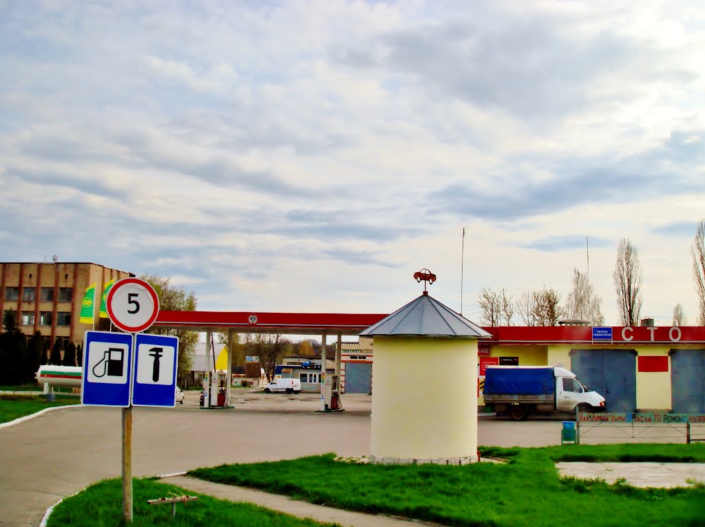 23.04.2012 17:22  Дорога Р04.  СТО в г.Тараща на ул.Белоцерковской.