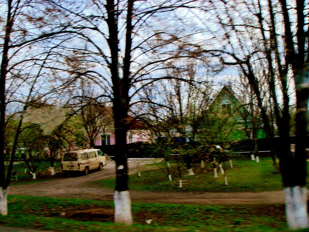 23.04.2012 17:23  Дорога Р04. Дома на Белоцерковской улице.