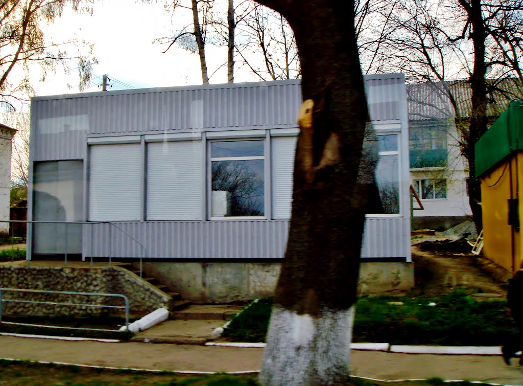 23.04.2012 17:25  Дорога Р04. Ул.Богдана Хмельницкого. Торговый модуль.