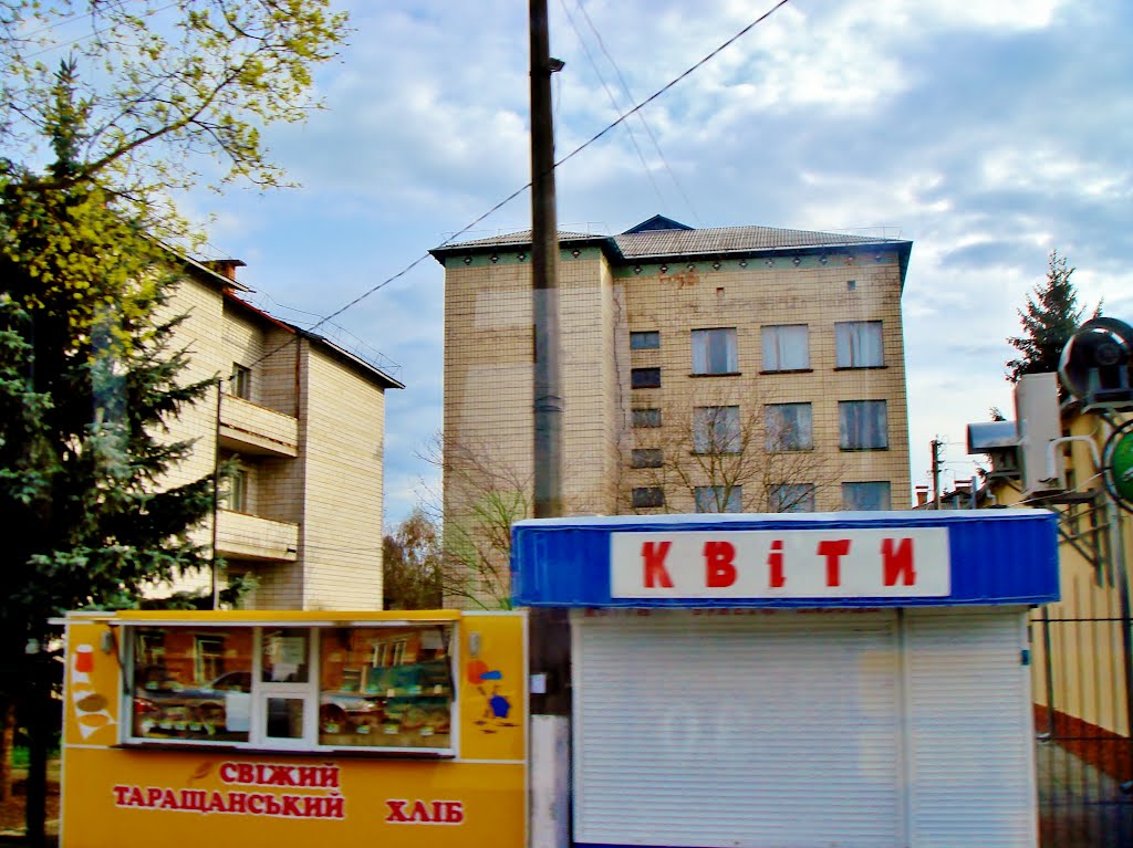 23.04.2012 17:27  Дорога Р04. Ул.Богдана Хмельницкого. Торговая площадка.
