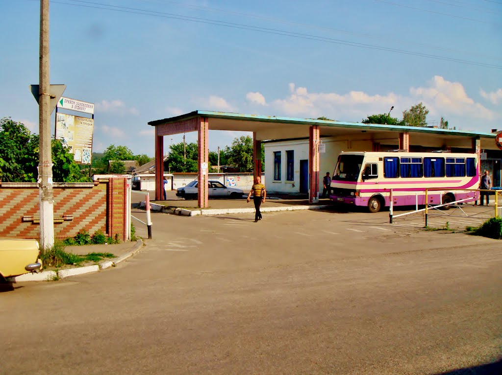 10.06.2012 17:31  Дорога Р-04. Улица Богдана Хмельницкого. Автостанция "Тараща".