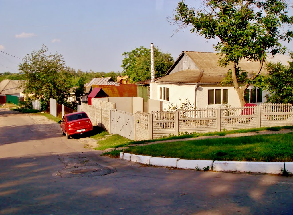 10.06.2012 17:32  Дорога Р-04.  Вид с улицы Розы Люксембург на переулок в направлении Киевоблгаза.