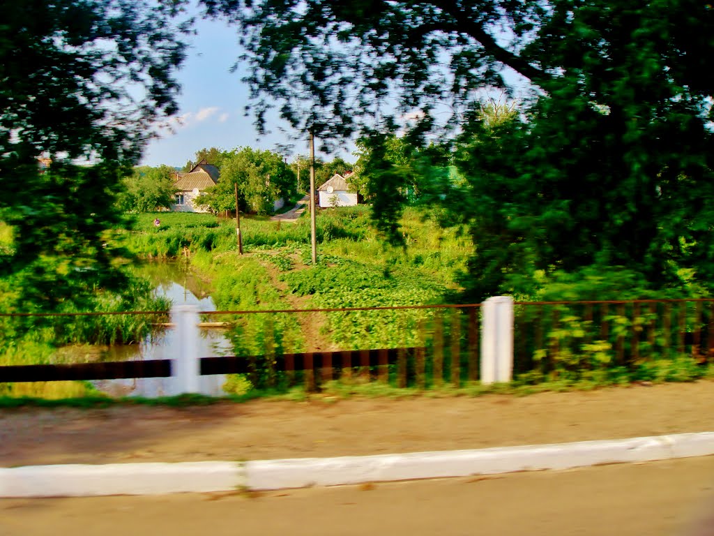 10.06.2012 17:32 Дорога Р-04.  Улица Розы Люксембург. Вид с моста через реку Котлуй.