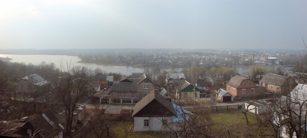 Вид на реку и город сверху (панорама)