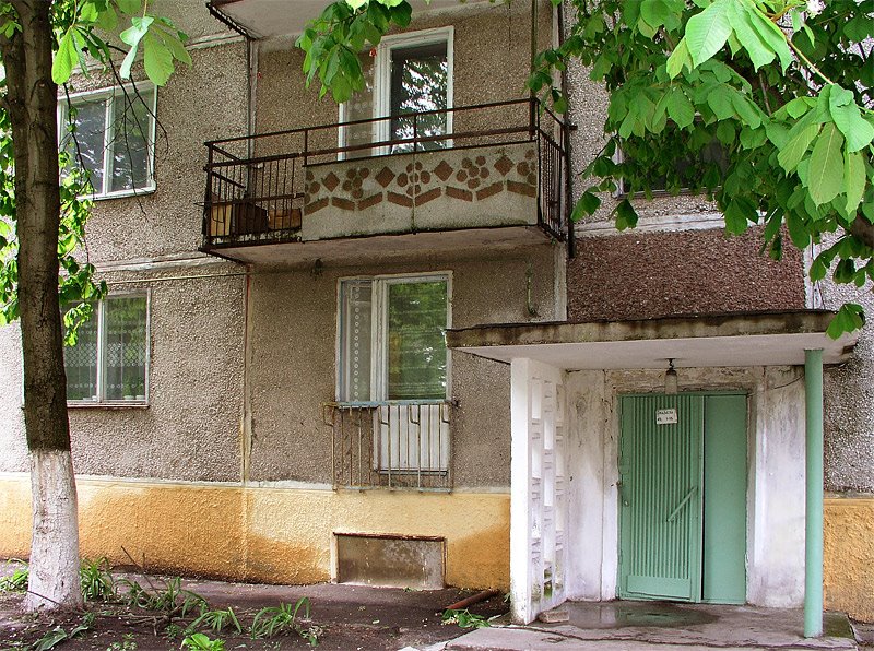 ул. Кирова,2а, 1 подъезд. Родной дом и подъезд и балкон на 2 этаже