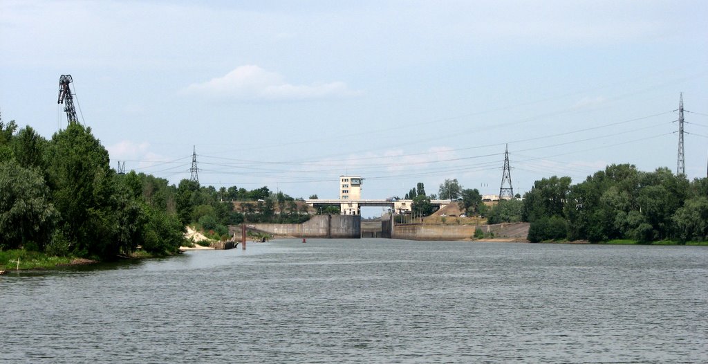 Ворота Киевского шлюза - Kiev shipping lock gates