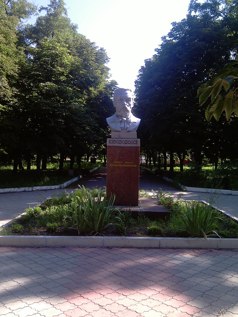 Бобринец, Памятник Кропивницькому Марко Лукичу