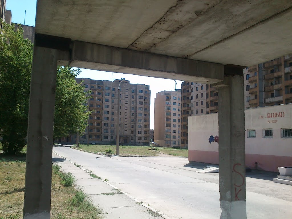 заброшенный жил массив