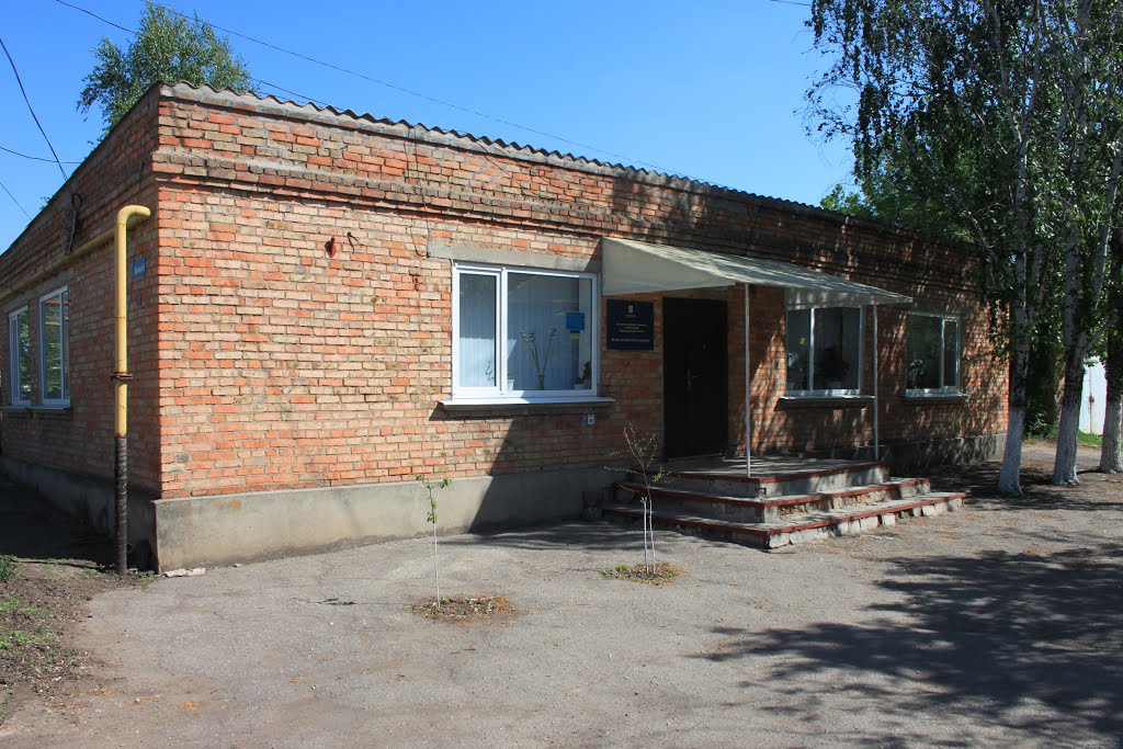 Відділ культури та туризму Долинської районної державної адміністрації знаходиться у цій будівлі
