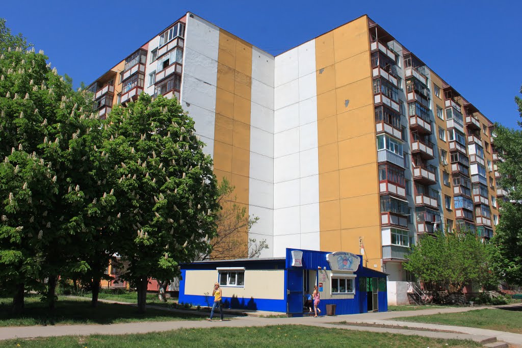 Тут вам не цяцьки-пецьки: на "районі" товари від виробників є!
